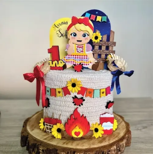 Topo de Bolo Arraiá Menina Caipira
