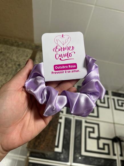Scrunchie Xuxinha de Cetim Personalizada Brinde Outubro Rosa