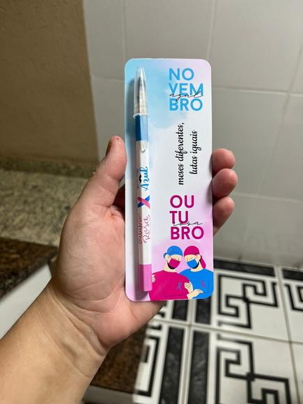 Caneta Personalizada com Card Outubro Rosa e Novembro Azul