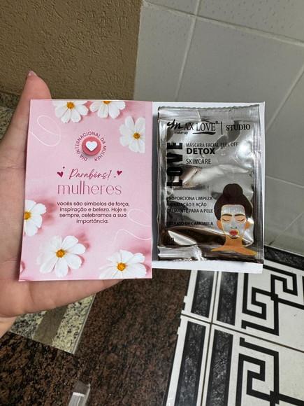 Brinde Dia da Mulher Card com Skincare Máscara Facial