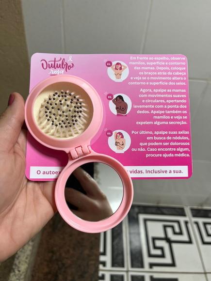 Brinde Outubro Rosa, Mini Escova de Bolsa com Espelho