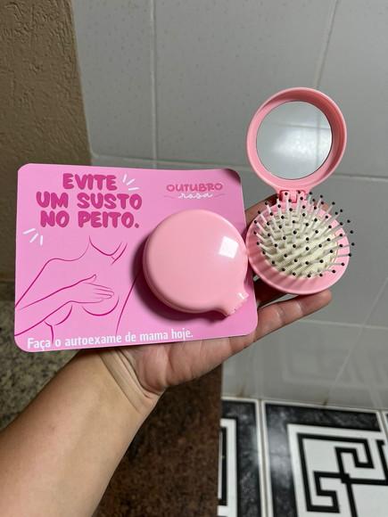 Brinde Outubro Rosa, Mini Escova de Bolsa com Espelho
