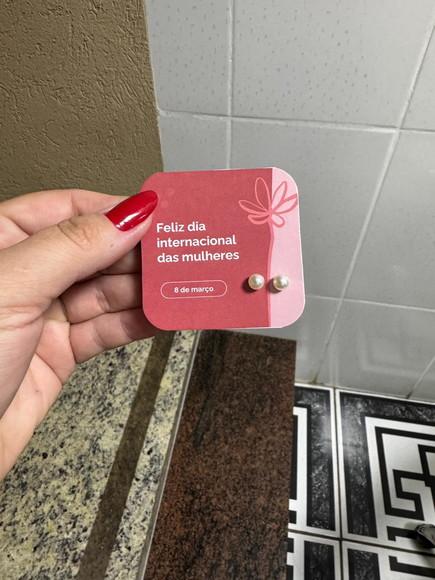 Card com Brinco Pérola, Brinde Dia das Mulheres