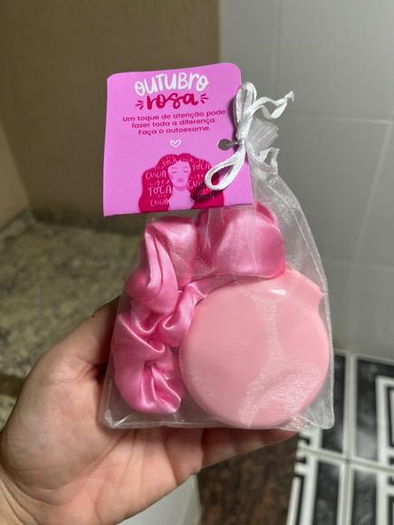 Brinde Outubro Rosa, Kit Escova, Espelho e Scrunchie