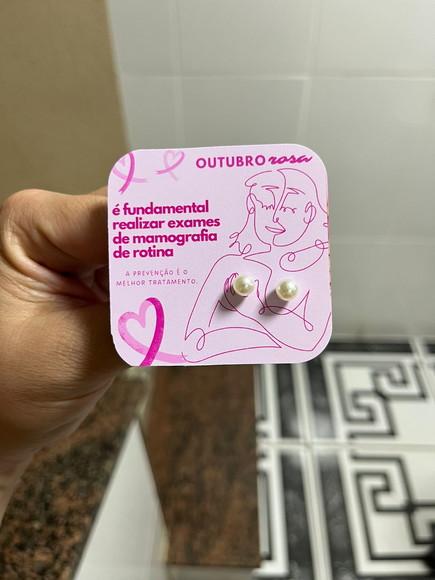 Card com Brinco Pérola, Brinde Outubro Rosa