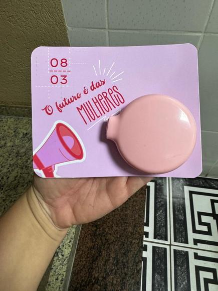 Brinde 8 de Março, Mini Escova de Bolsa com Espelho