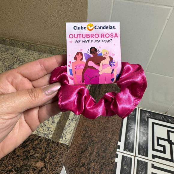 Scrunchie Xuxinha de Cetim Brinde Outubro Rosa Dia das Mães