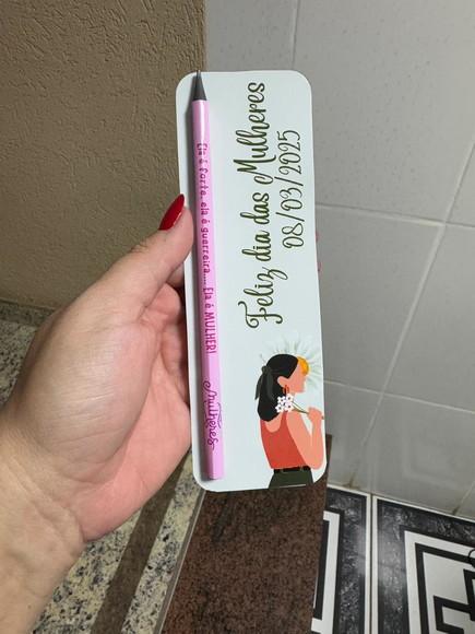Lápis Personalizado com Card Brinde Dia da Mulher