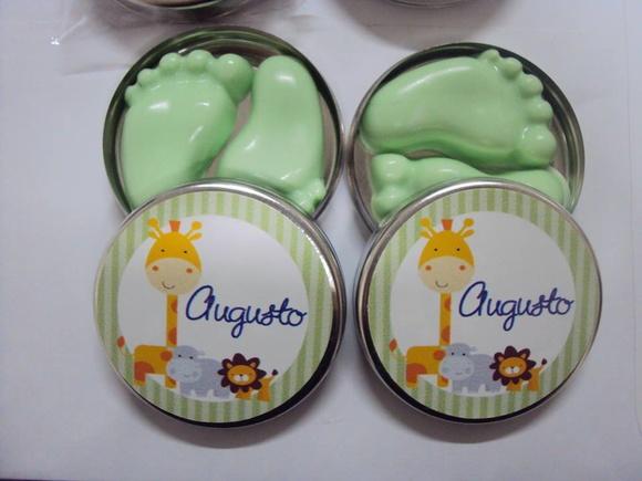 Latinha com Pezinhos de Bebê Lembrancinha Safari