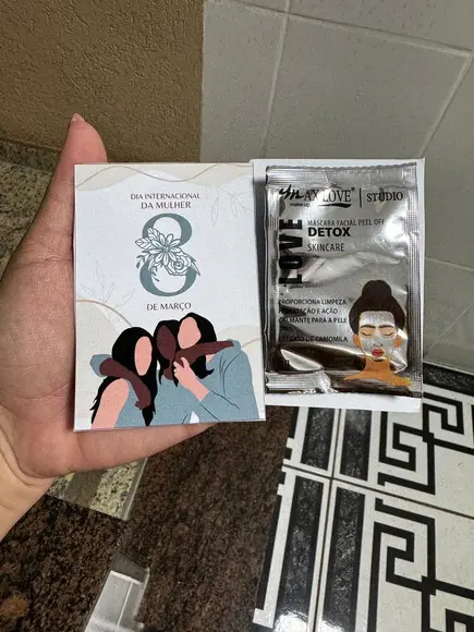 Card com Skincare Máscara Facial Brinde Dia da Mulher