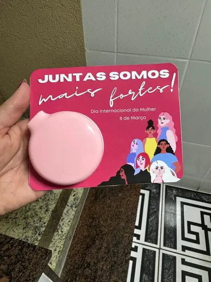 Brinde Outubro Rosa, Mini Escova de Bolsa com Espelho
