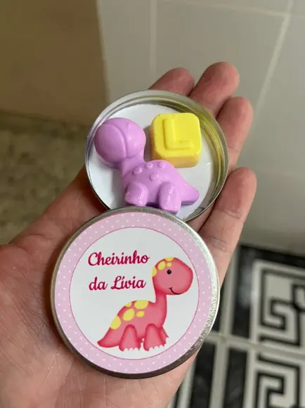 Latinha Com Sabonete De Dinossauro E Inicial