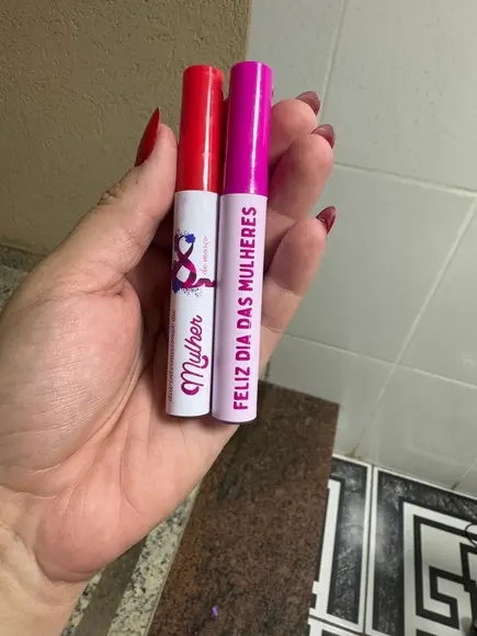 Lip Gloss com Adesivo Personalizado para Brinde