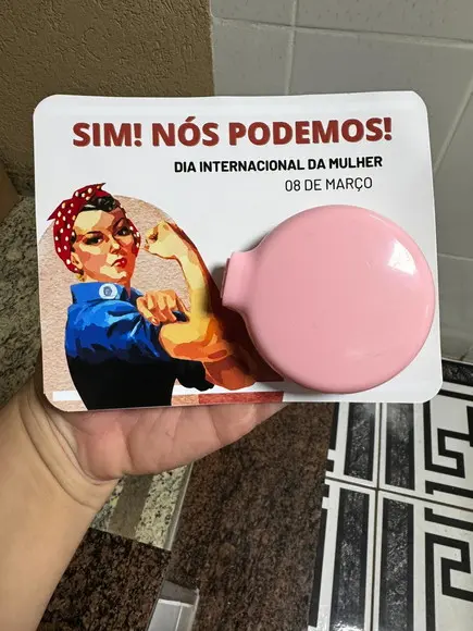 Brinde Dia da Mulher, Mini Escova de Bolsa com Espelho