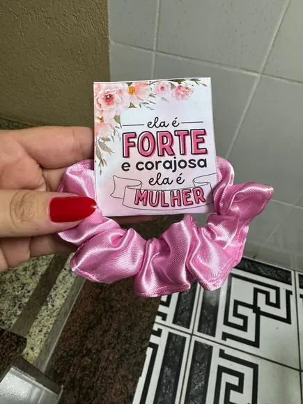 Scrunchie Xuxinha de Cetim Brinde Dia da Mulher