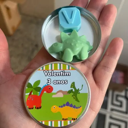 Latinha Com Sabonete De Dinossauro E Inicial