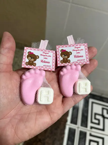 Lembrancinha Maternidade Letrinha com Pezinho de Sabonete