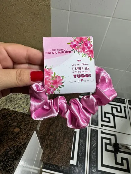 Scrunchie Xuxinha de Cetim Brinde Dia da Mulher