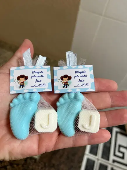 Lembrancinha Maternidade Letrinha com Pezinho de Sabonete