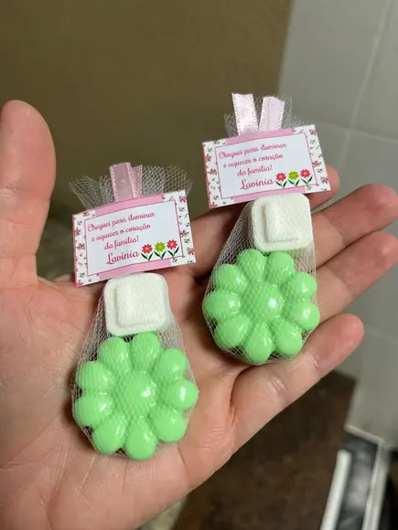 Sabonete Flor e Inicial Lembrancinha de Nascimento