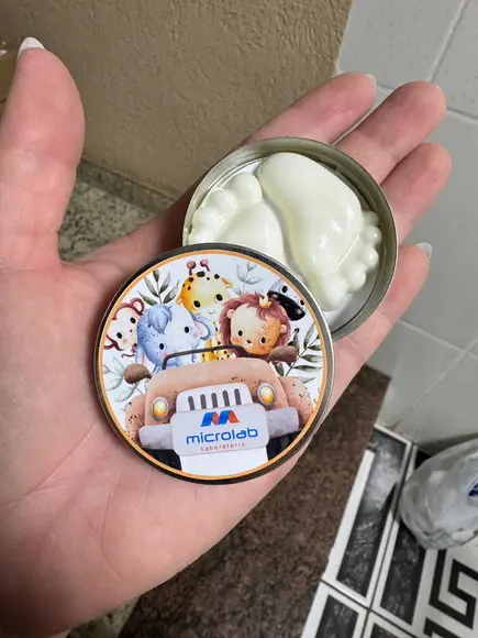 Latinha com Pezinhos de Sabonete Lembrancinha Maternidade