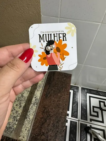 Card com Brinco Pérola, Brinde Dia da Mulher