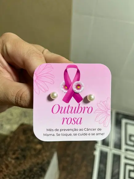 Card com Brinco Pérola, Brinde Outubro Rosa