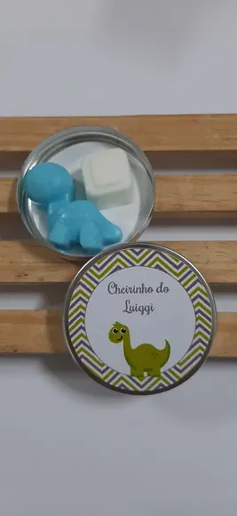 Latinha Com Sabonete De Dinossauro E Inicial, Aniversário