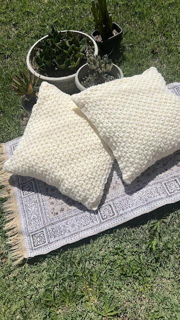 Capa de Almofada de crochê 40 X 40 cm mod.  LISA OFF WHITE - Có