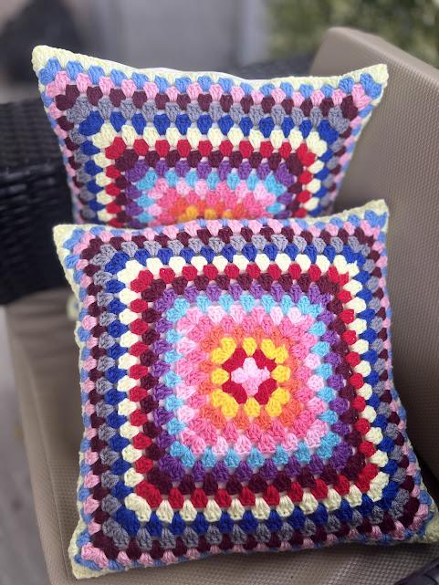 Capa de Almofada de crochê 40 X 40 cm mod.  GRANNY SQUARE
