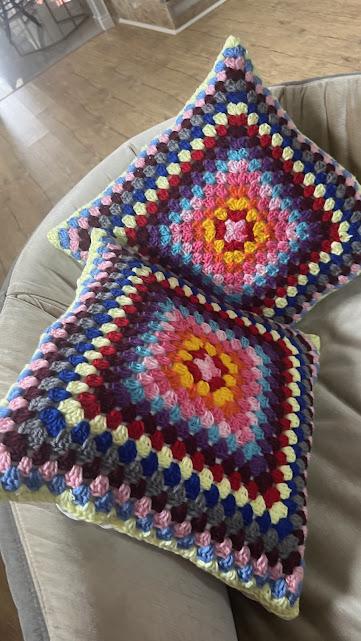 Capa de Almofada de crochê 40 X 40 cm mod.  GRANNY SQUARE