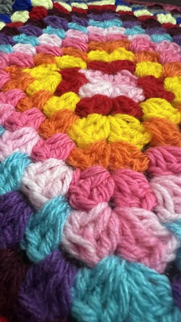 Capa de Almofada de crochê 40 X 40 cm mod.  GRANNY SQUARE