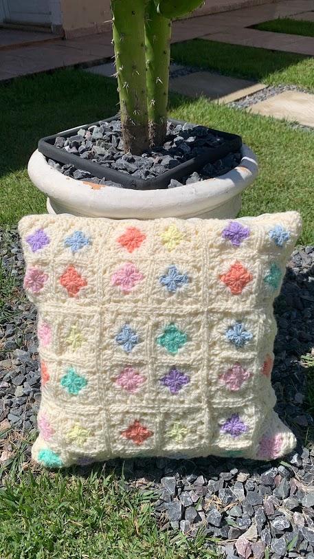 Capa de Almofada de crochê 40 X 40 cm mod.  hippie off white - C
