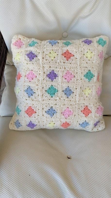 Capa de Almofada de crochê 40 X 40 cm mod.  hippie off white - C