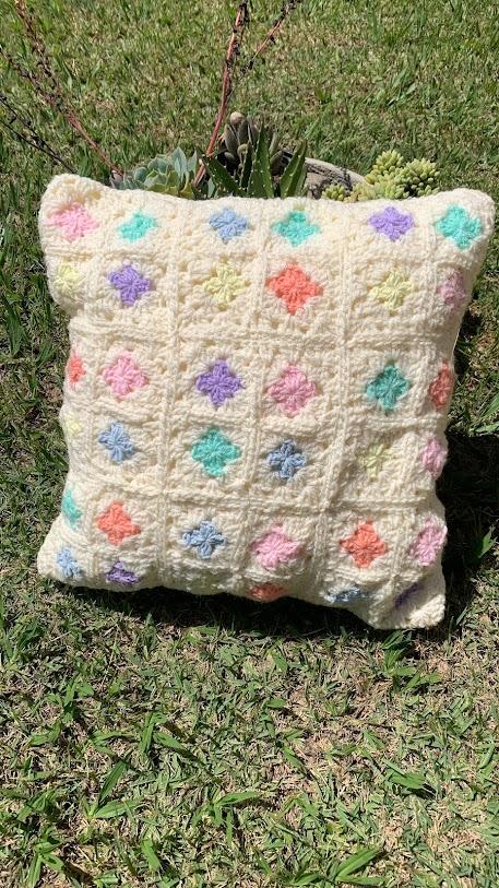 Capa de Almofada de crochê 40 X 40 cm mod.  hippie off white - C