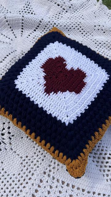 Capa de Almofada de crochê 40 X 40 cm mod.  Coração - Cópia