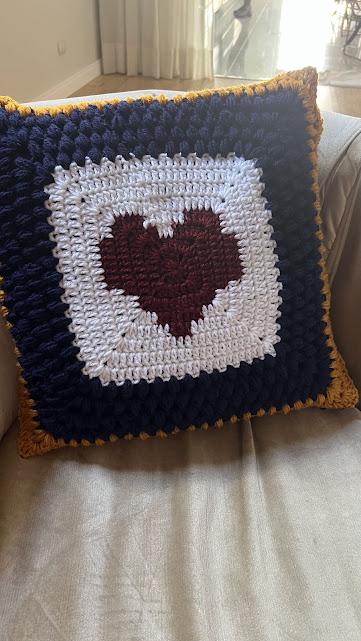 Capa de Almofada de crochê 40 X 40 cm mod.  Coração - Cópia