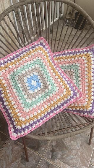 Capa de Almofada de crochê 40 X 40 cm mod. granny square