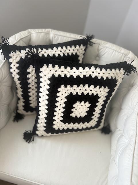 Capa de Almofada de crochê 40 X 40 cm mod.  Preto/off - Cópia