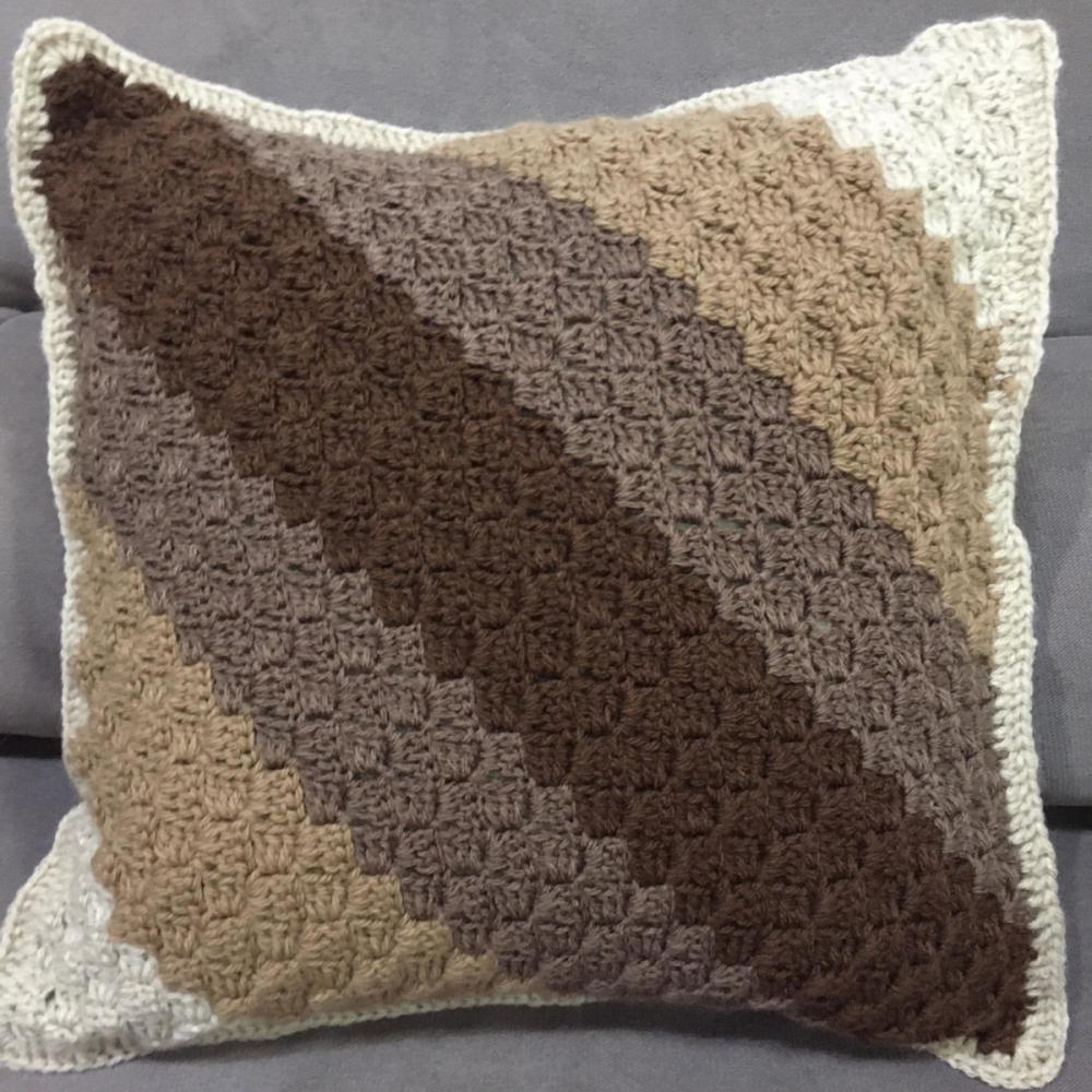 Capa de Almofada de crochê 40 X 40 cm mod.  Chocolate - Cópia