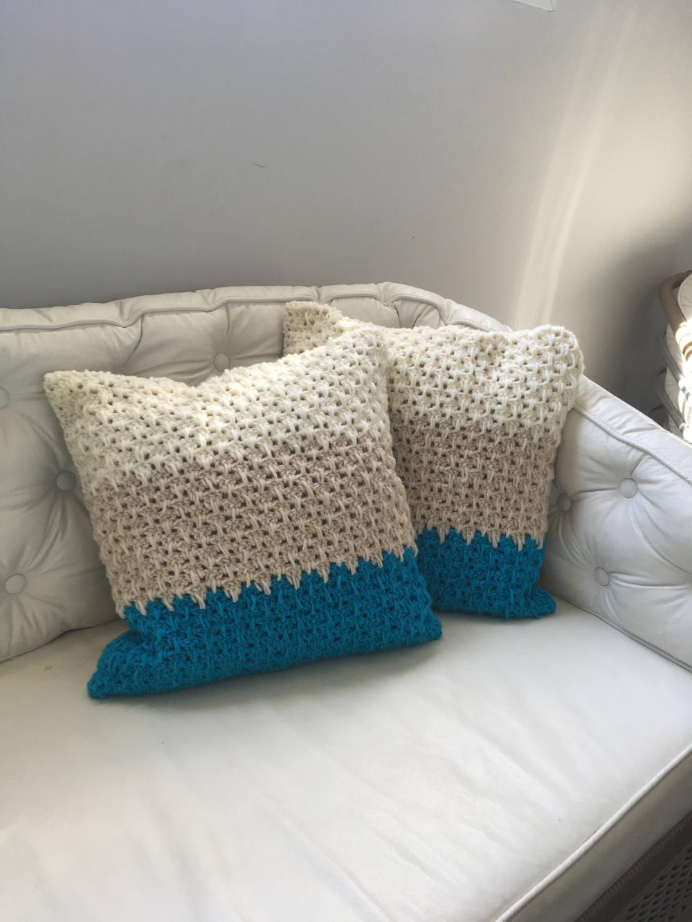Capa de Almofada de crochê 40 X 40 cm mod.  DEGRADÊ azul- Cópi