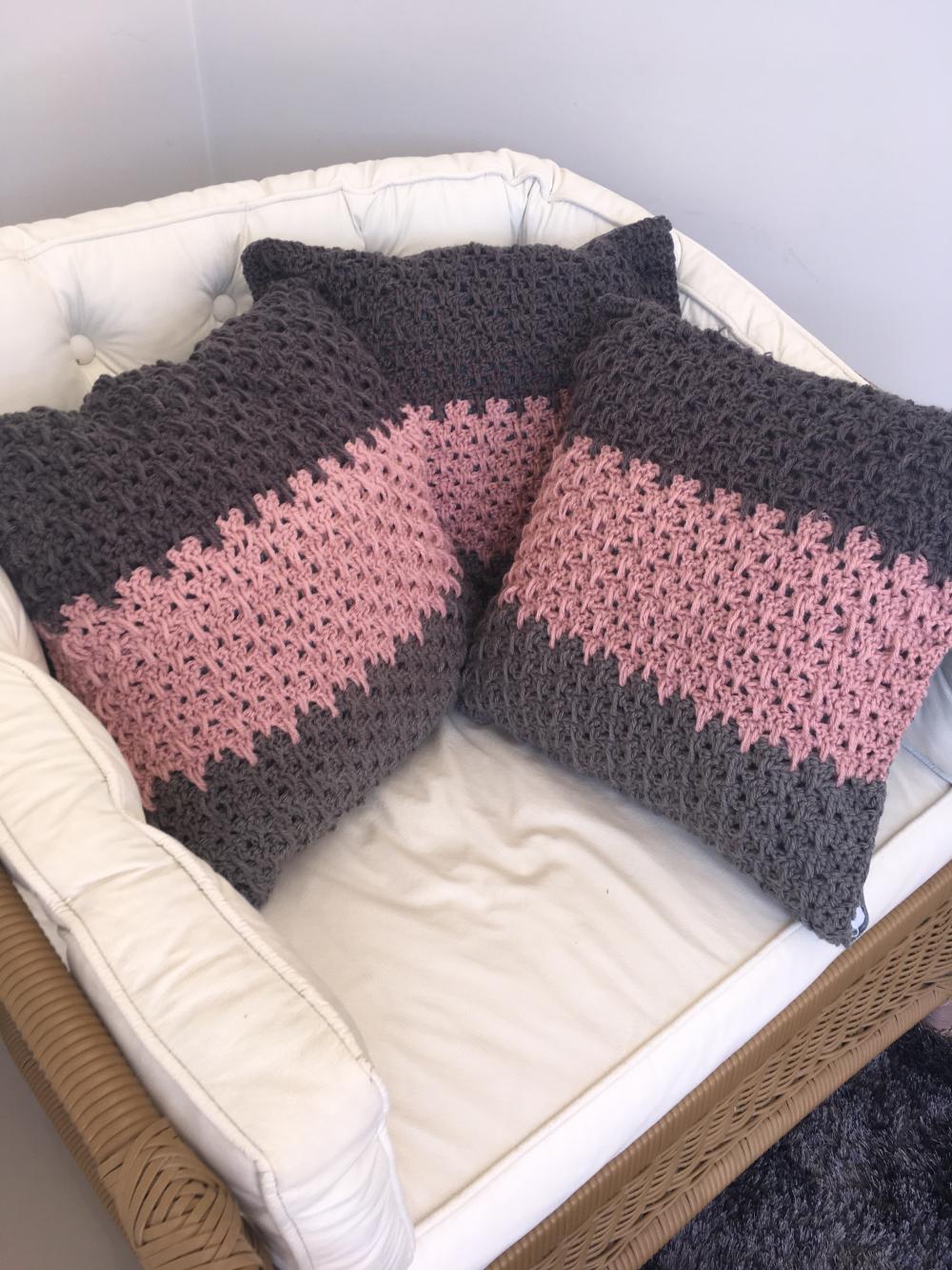 Capa de Almofada de crochê 40 X 40 cm mod.  DEGRADÊ rosa - Cóp