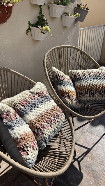 Capa de Almofada de crochê 40 X 40 cm mod.  5 faixas - Cópia