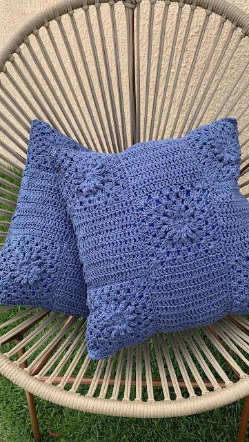Capa de Almofada de crochê 40 X 40 cm mod.  azul relevo