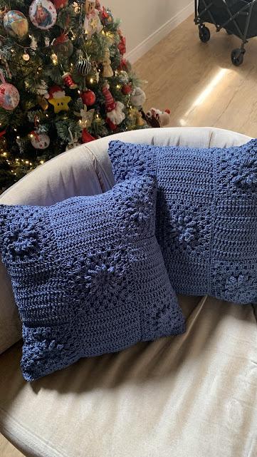 Capa de Almofada de crochê 40 X 40 cm mod.  azul relevo