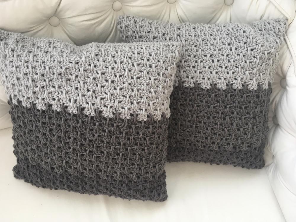 Capa de Almofada de crochê 40 X 40 cm mod.  DEGRADÊ cinza