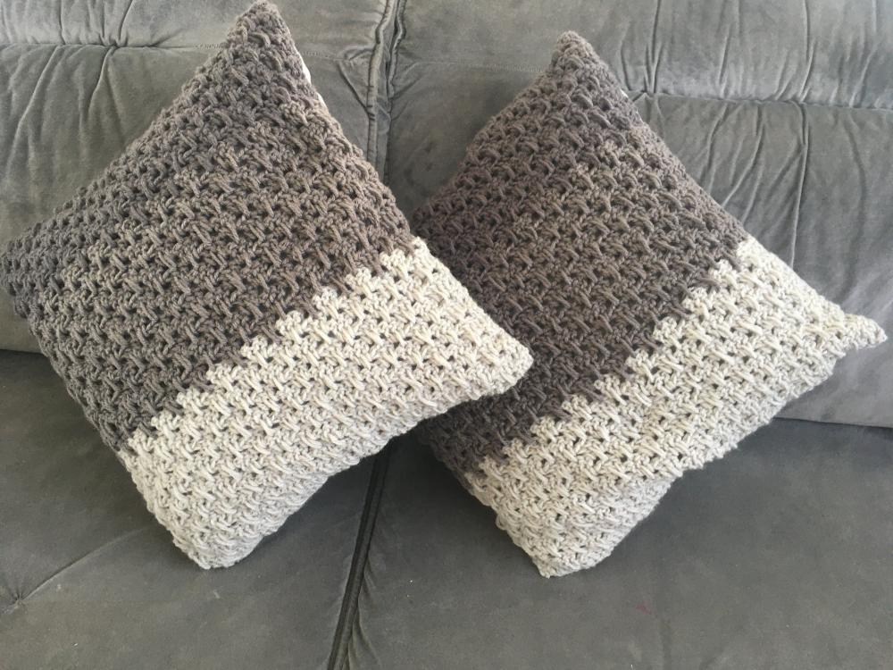 Capa de Almofada de crochê 40 X 40 cm mod.  DEGRADÊ cinza
