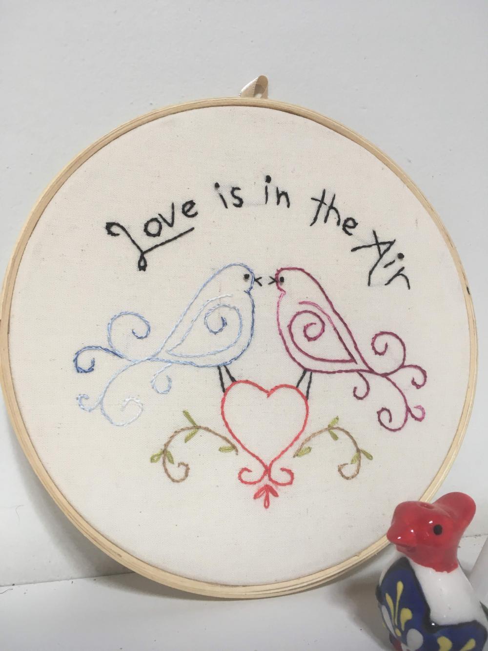 Bordado em Bastidor - Love is in the air
