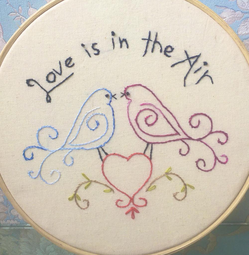 Bordado em Bastidor - Love is in the air