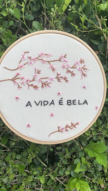 Bordado em Bastidor - a vida é bela
